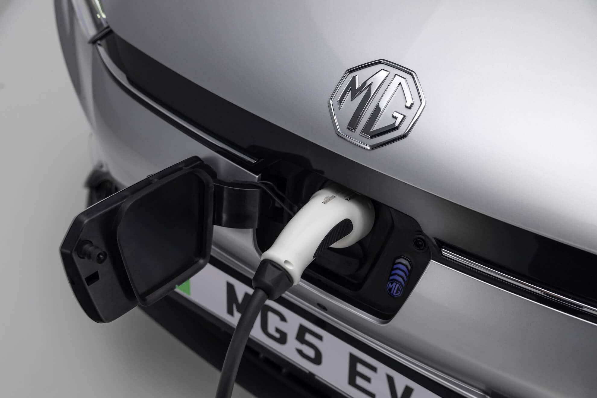 MG’s Guide to Vehicle Load Charging (V2L) MG MOTOR UK